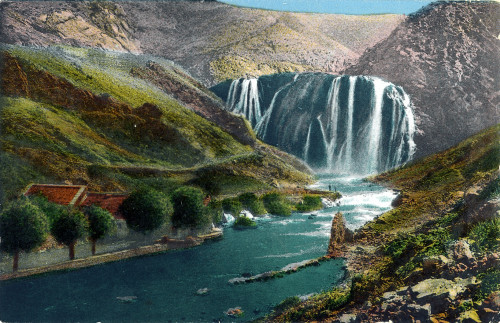 Vodopad Krčića s izvorom Krke kod Knina 