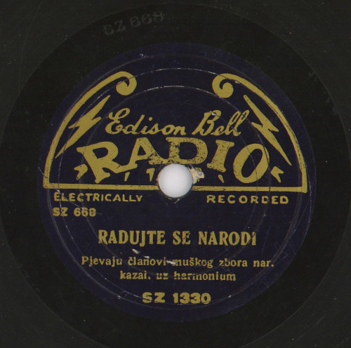 Radujte se narodi  / pjevaju članovi muškog zbora nar. kazališta uz harmonium.
