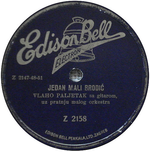 Jedan mali brodić / Vlaho Paljetak sa gitarom, uz pratnju malog orkestra